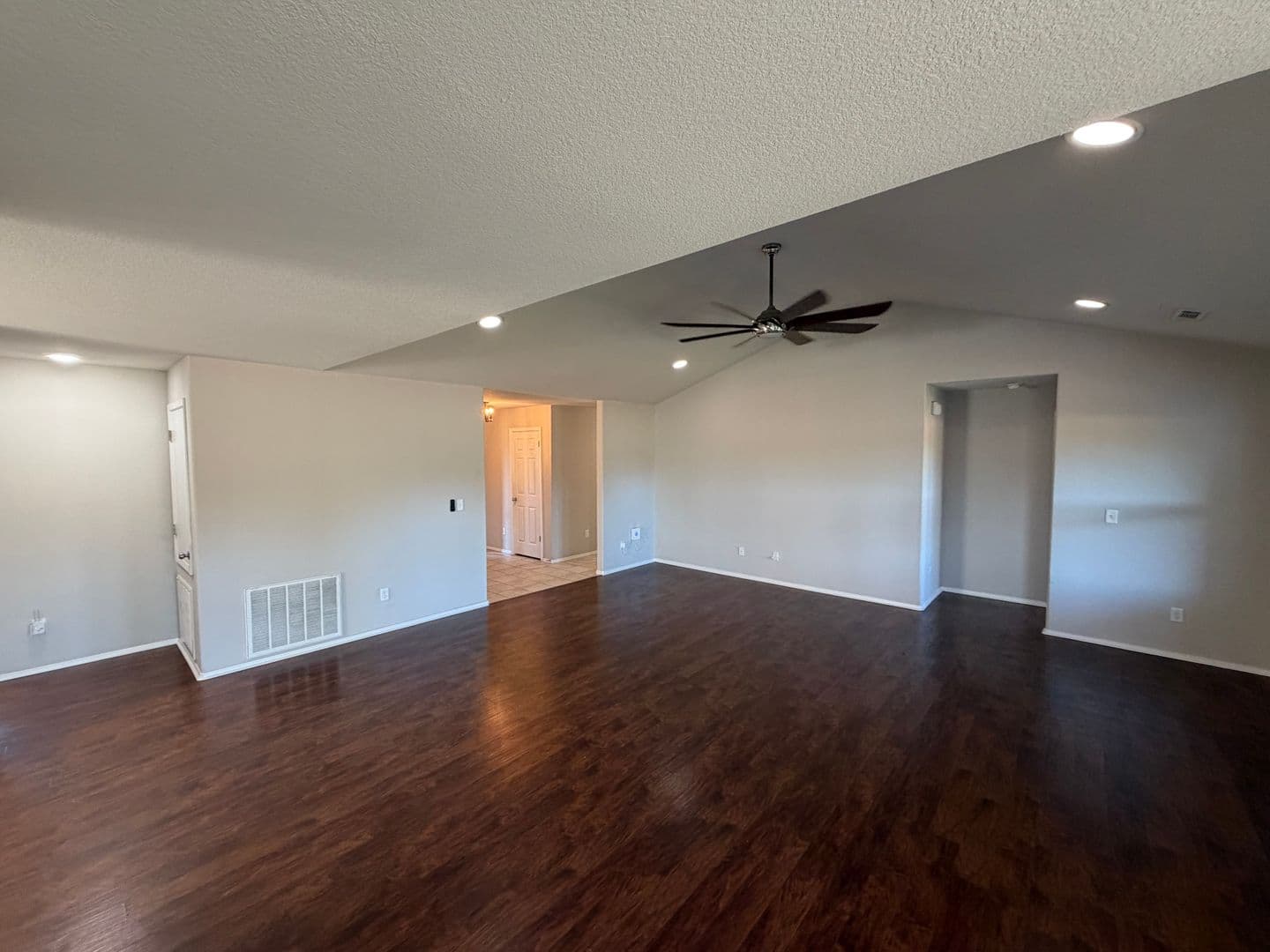 Bentonville House: 4300 SW Comstock Ave