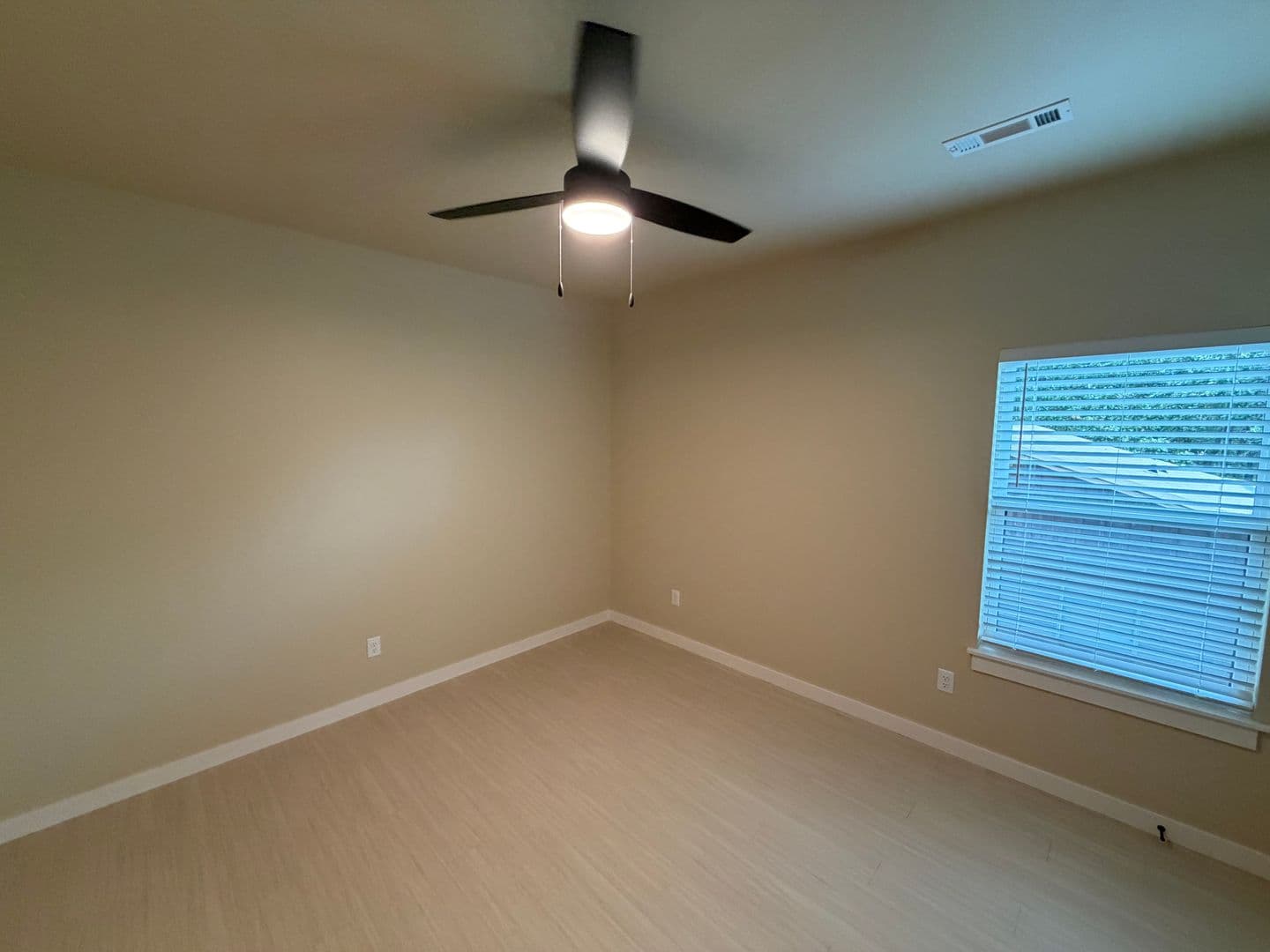 Fayetteville House: 1537 E 5th St