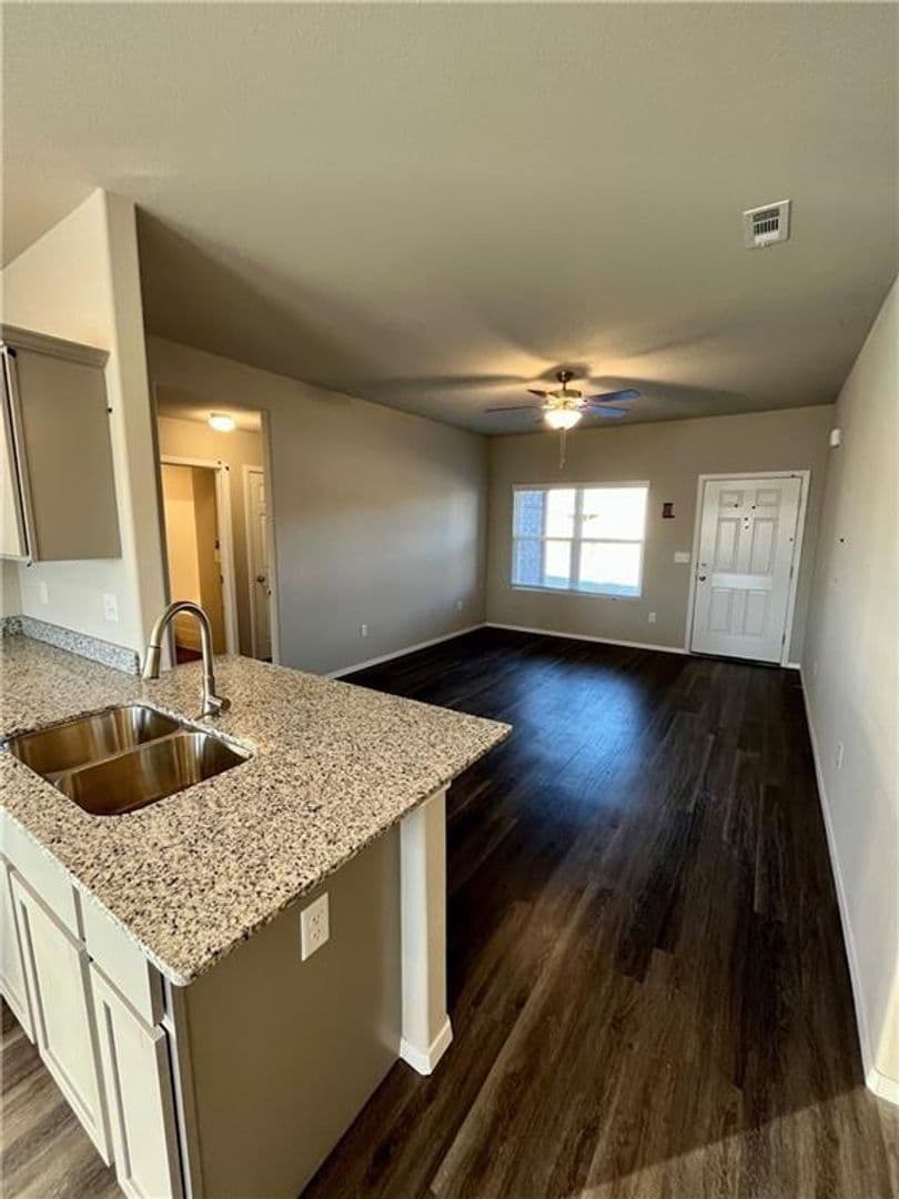 Fayetteville House: 909 E Egret Rd
