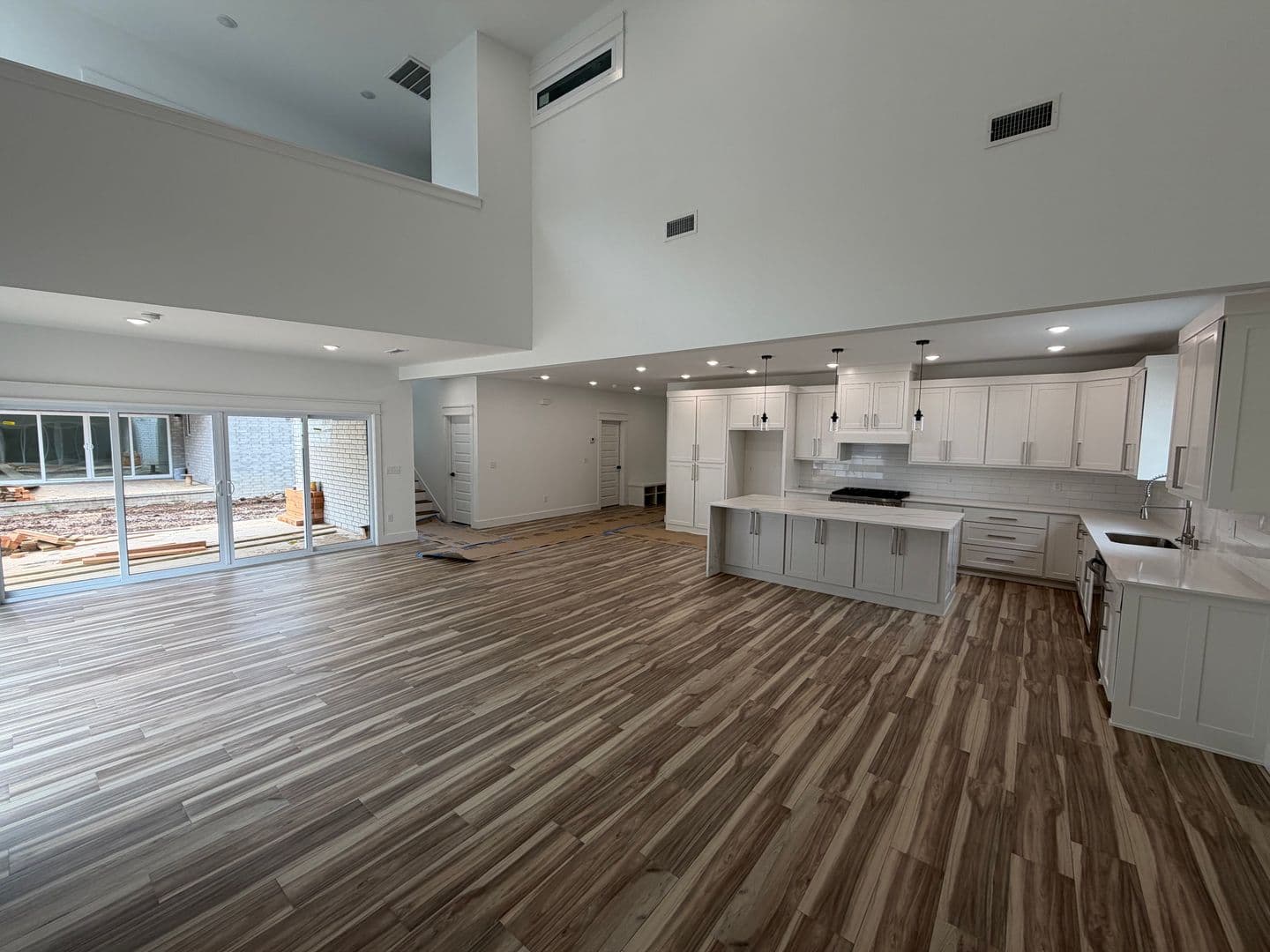 Fayetteville House: 916 N Sang Ave