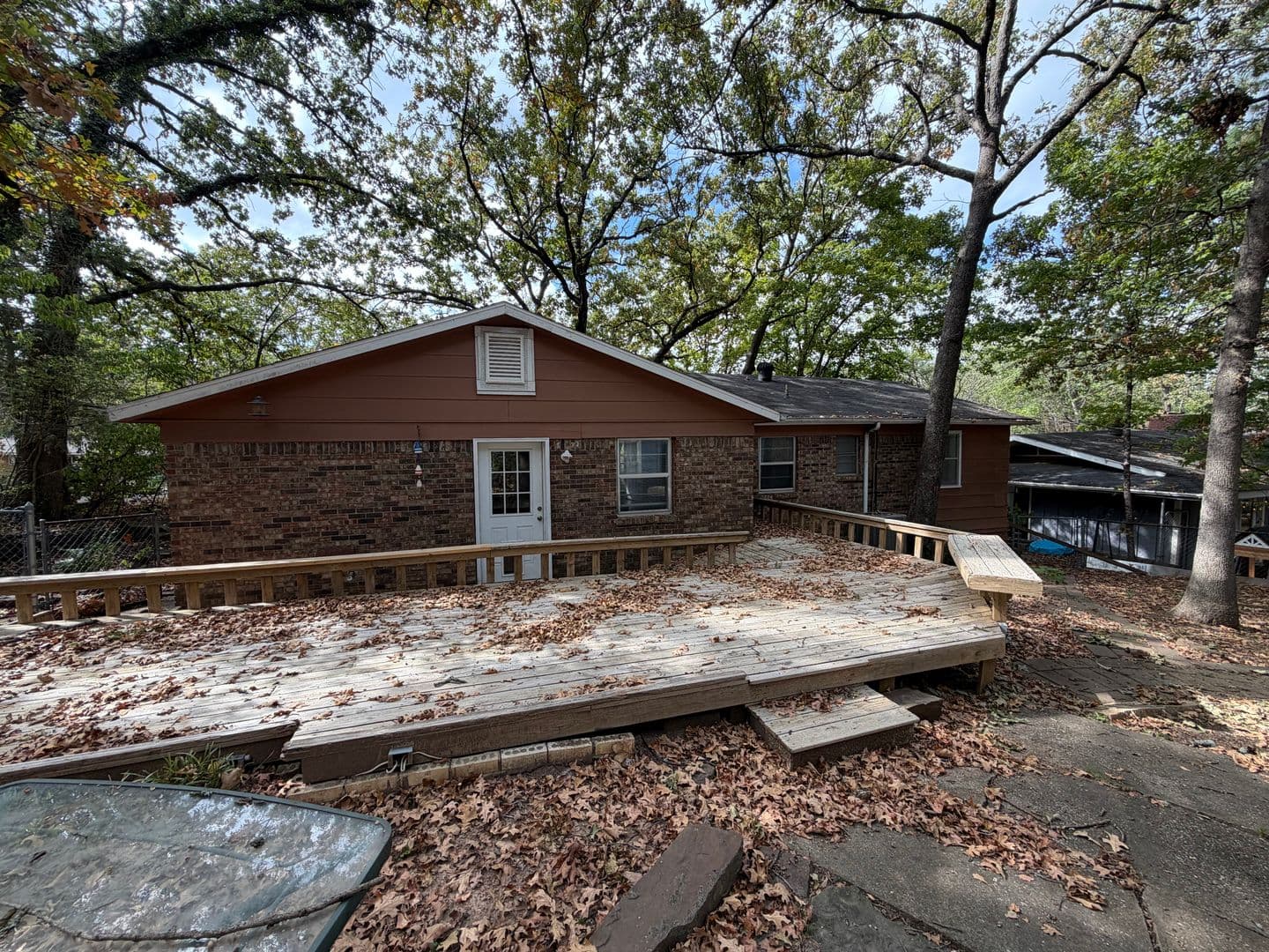 Fayetteville House: 1244 N Oak Ave