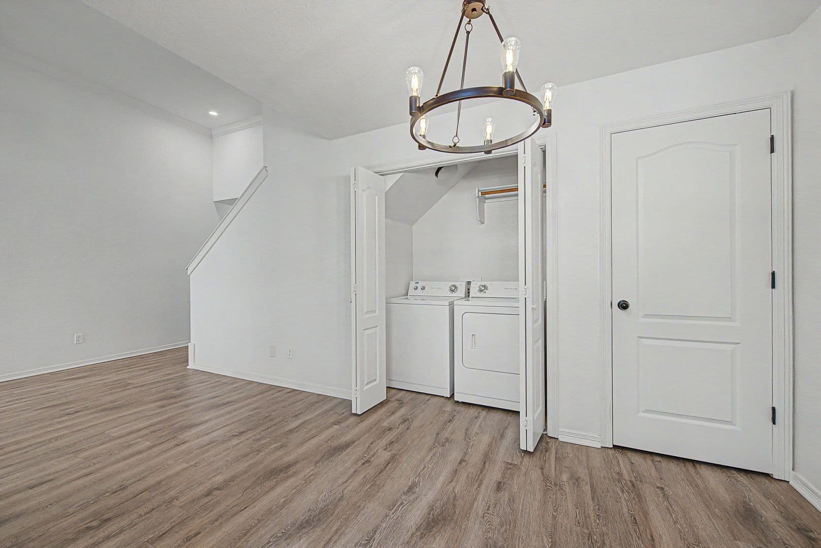 Fayetteville House: 688 W Sycamore St