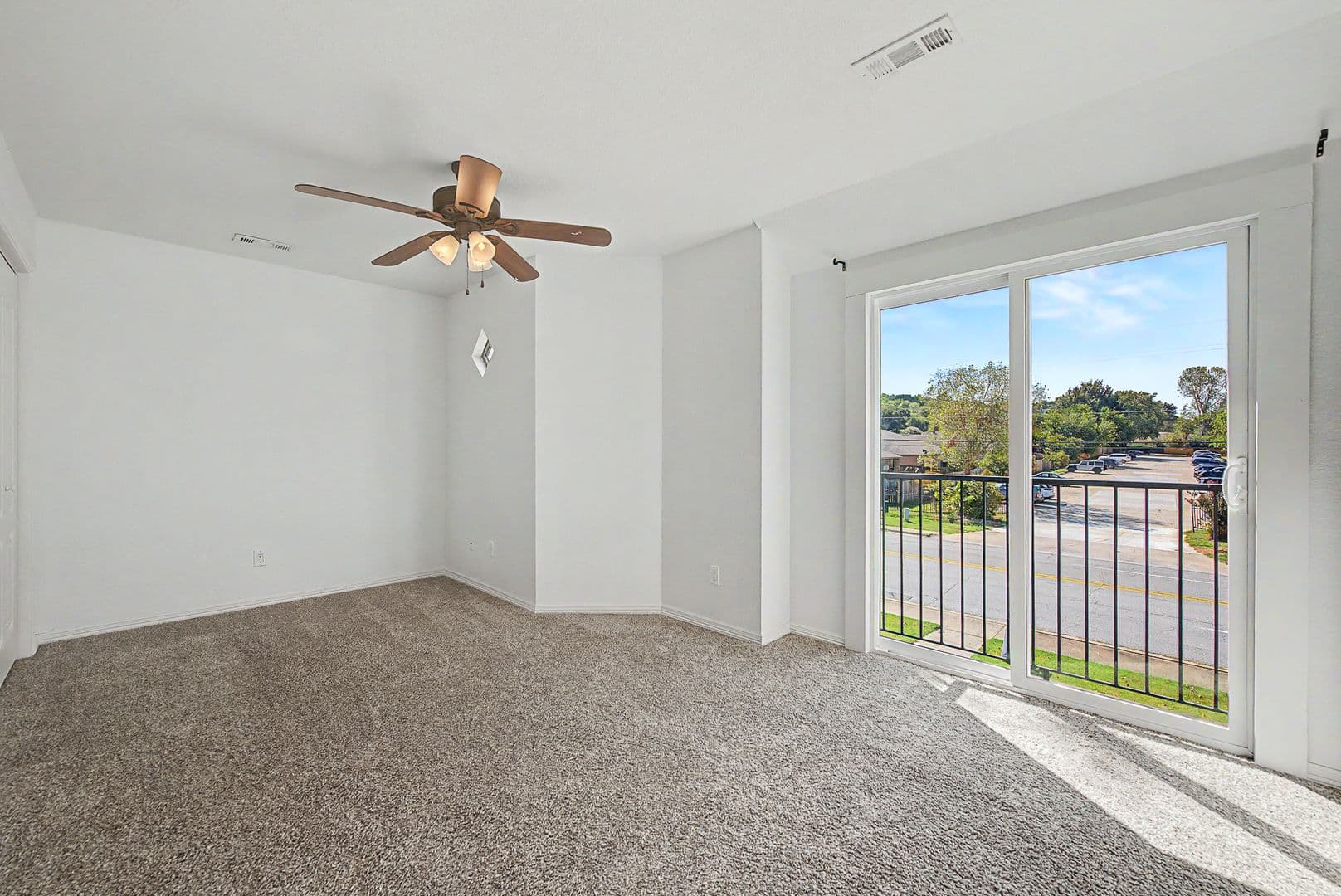 Fayetteville House: 688 W Sycamore St