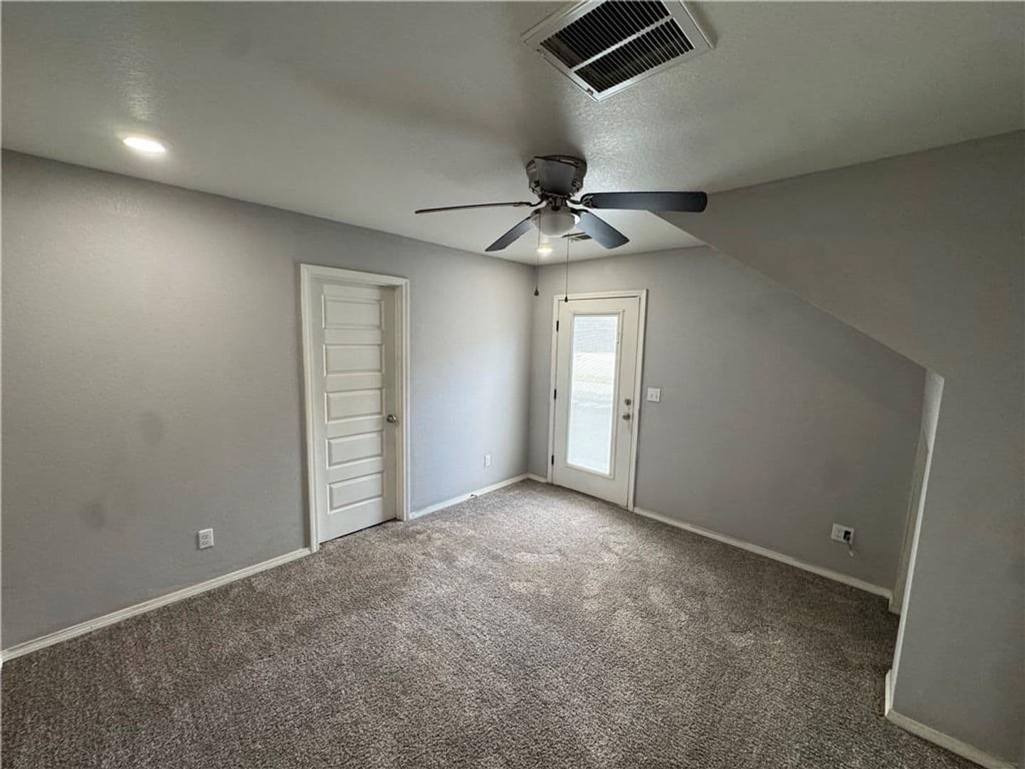Fayetteville House: 1520 S Razorback Rd
