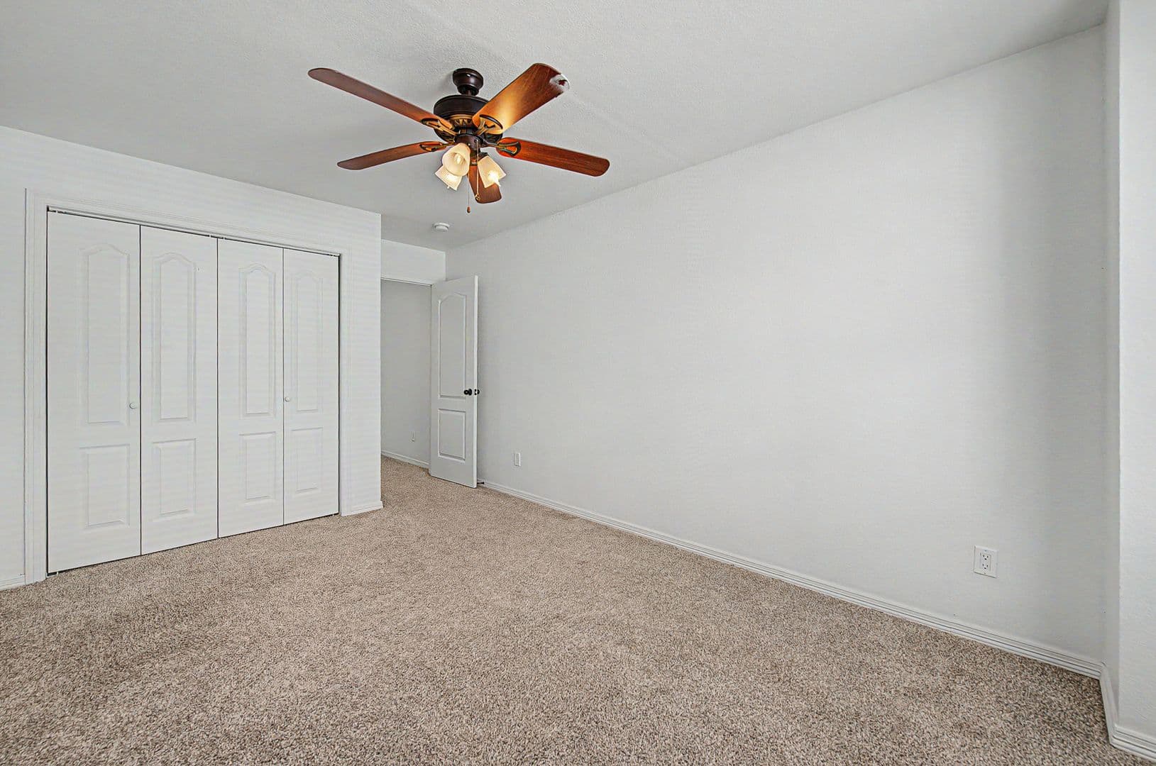 Fayetteville House: 688 W Sycamore St