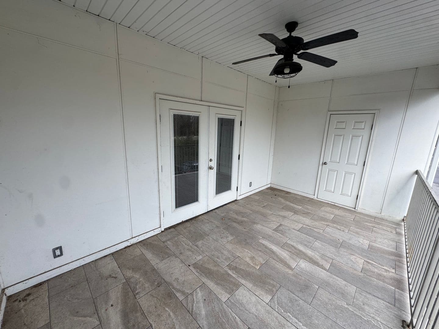 Fayetteville House: 1666 S Razorback Rd