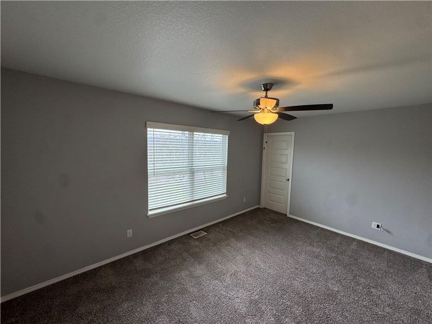 Fayetteville House: 1520 S Razorback Rd