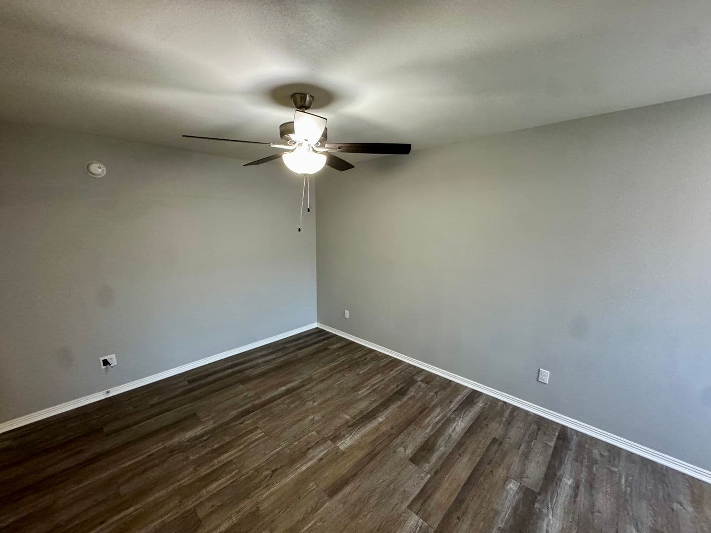 Fayetteville House: 1636 S Razorback Rd