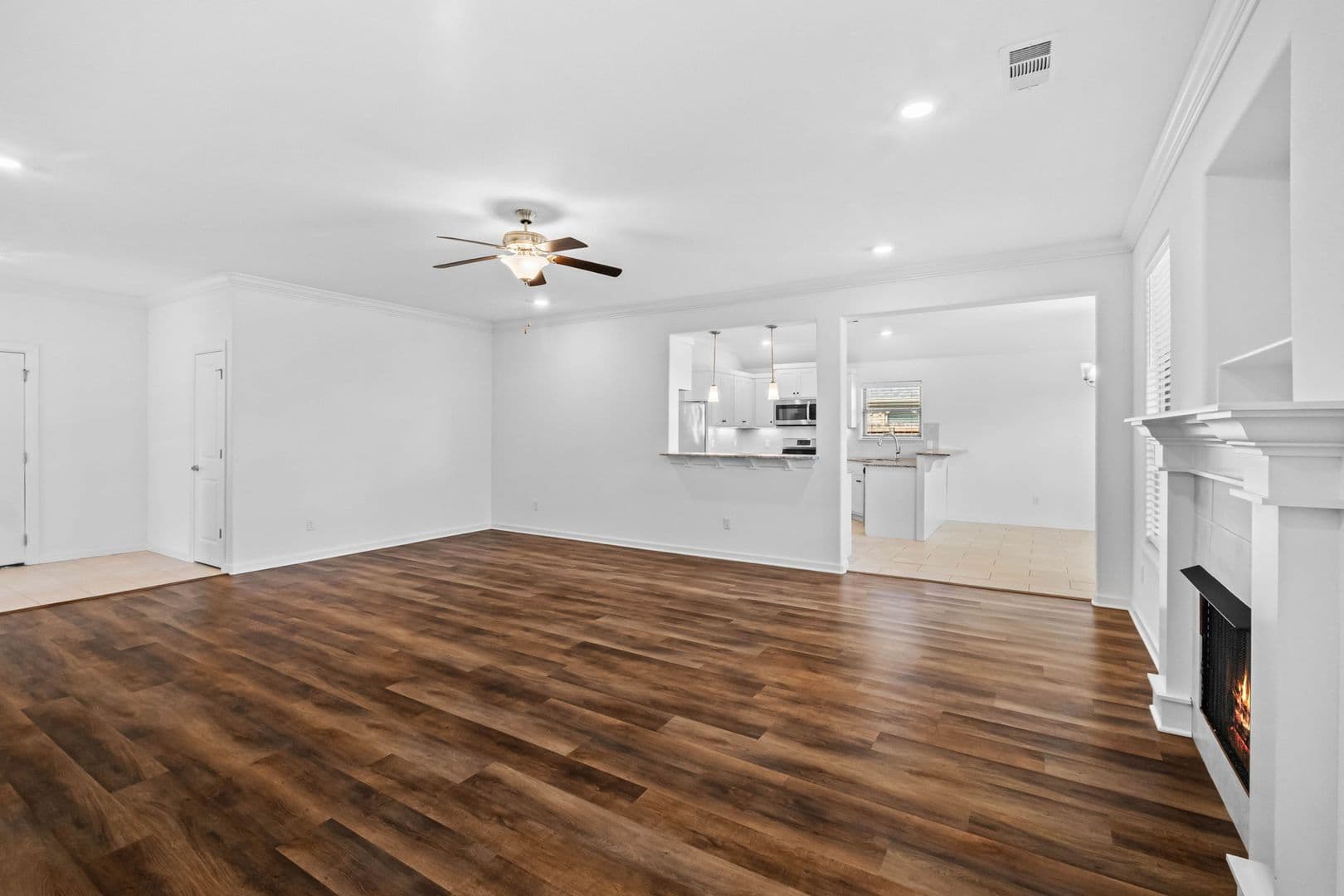 Fayetteville House: 4304 W Newton Ave