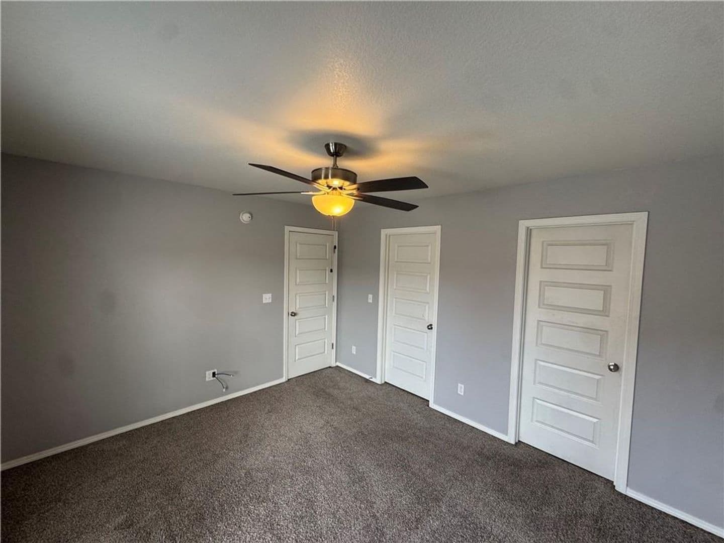 Fayetteville House: 1520 S Razorback Rd