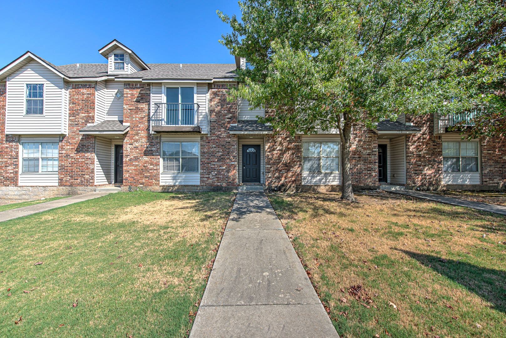 Fayetteville House: 688 W Sycamore St