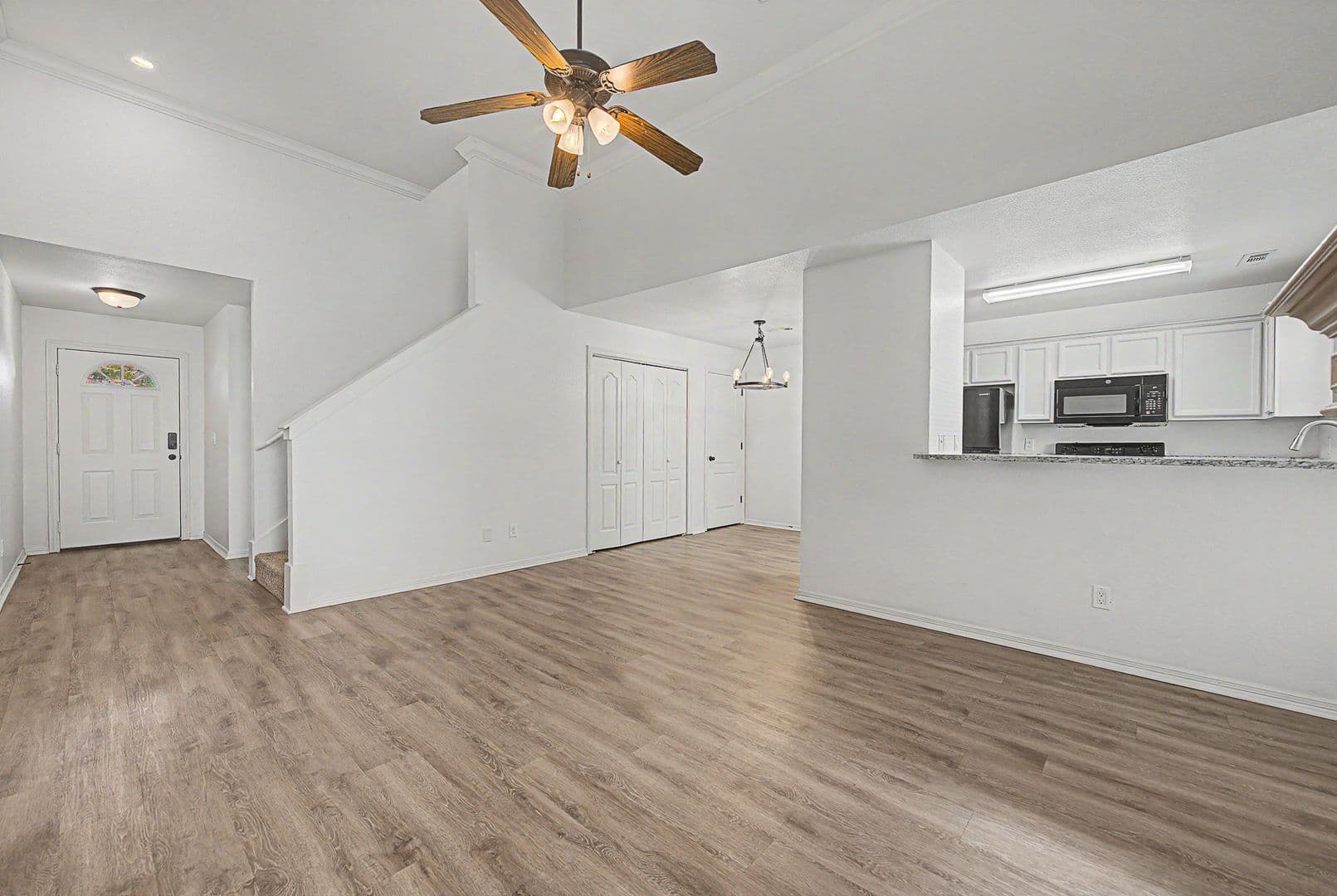 Fayetteville House: 688 W Sycamore St