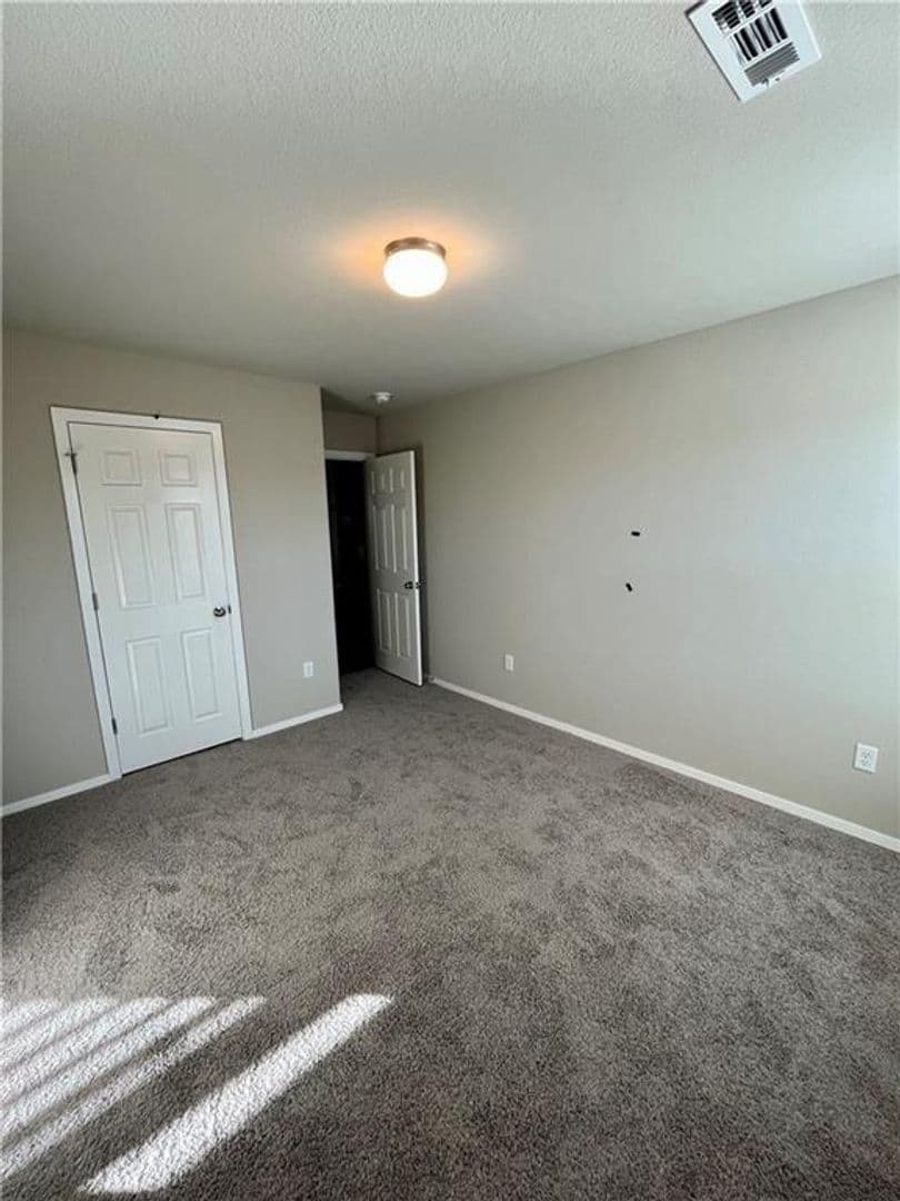 Fayetteville House: 909 E Egret Rd