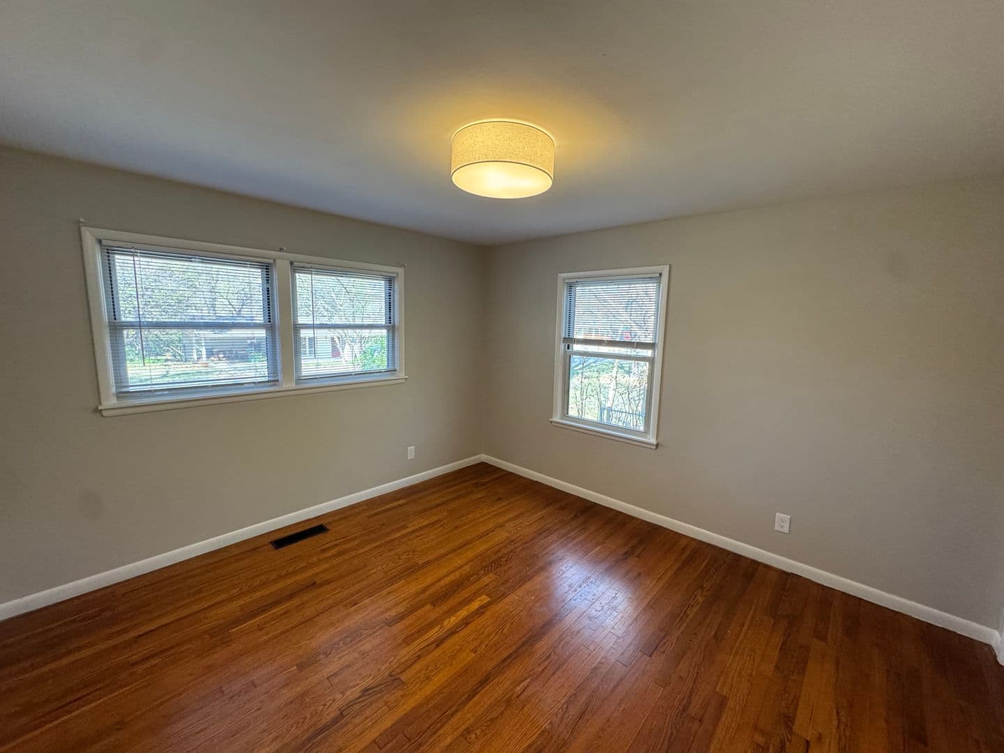 Fayetteville House: 119 W Miller St