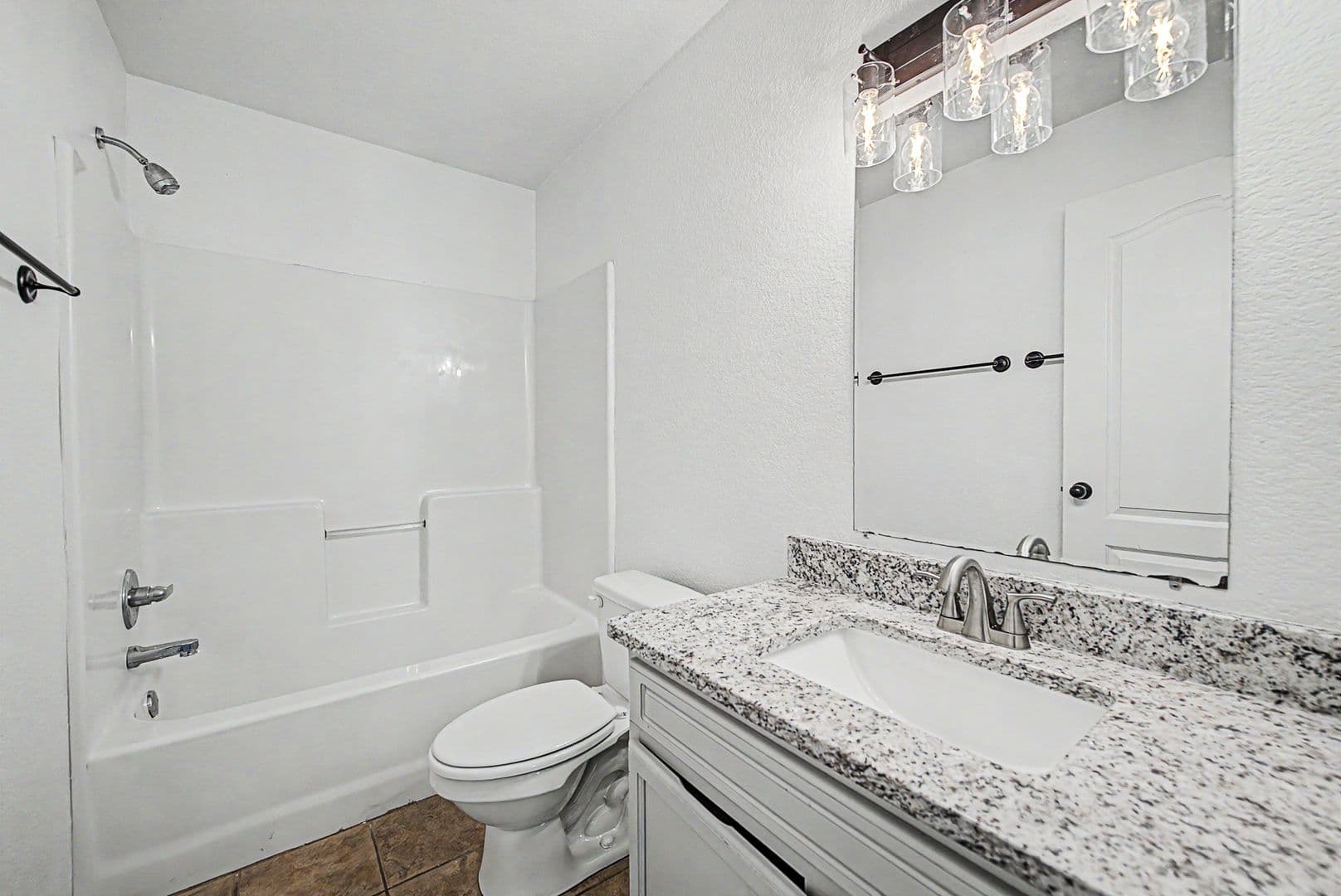 Fayetteville House: 688 W Sycamore St