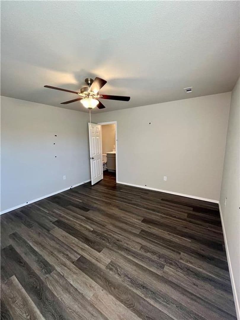 Fayetteville House: 909 E Egret Rd