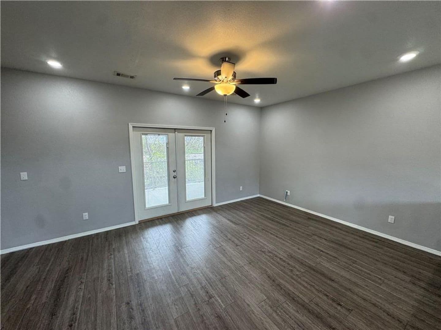 Fayetteville House: 1520 S Razorback Rd