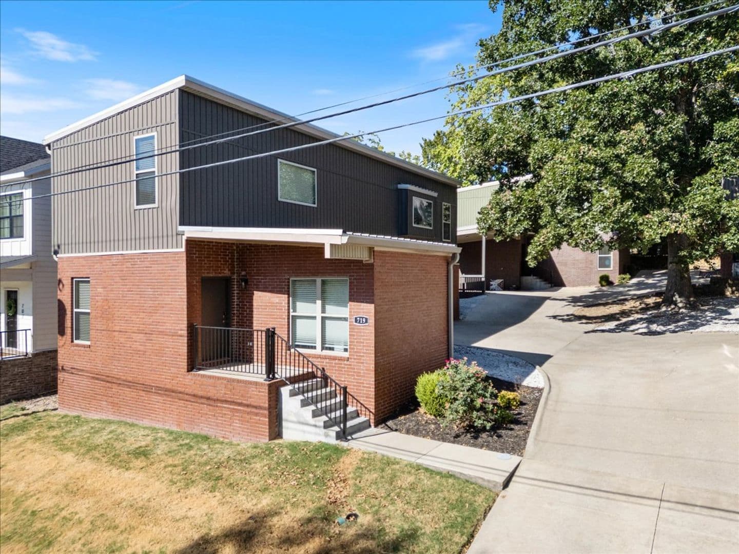 Fayetteville Townhome: 719 Oakland Ave