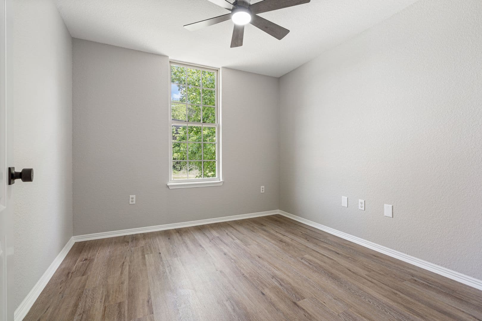 Fayetteville Apartment: 596 E Miracle Dr