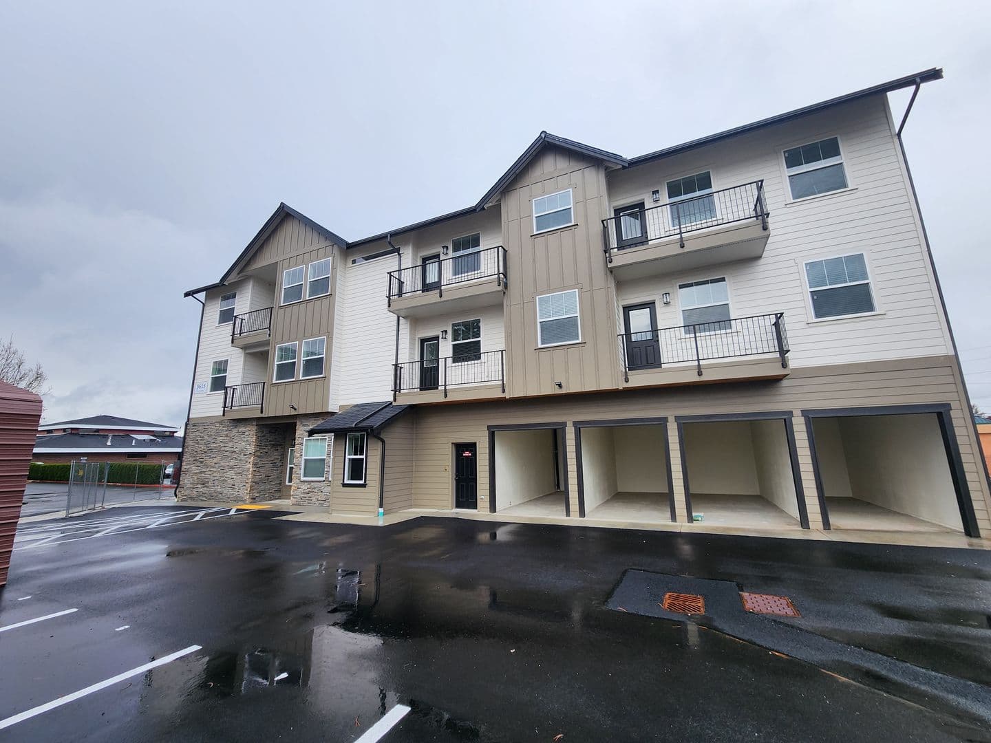 Lakewood Apartment: 9615 Bristol Avenue Southwest