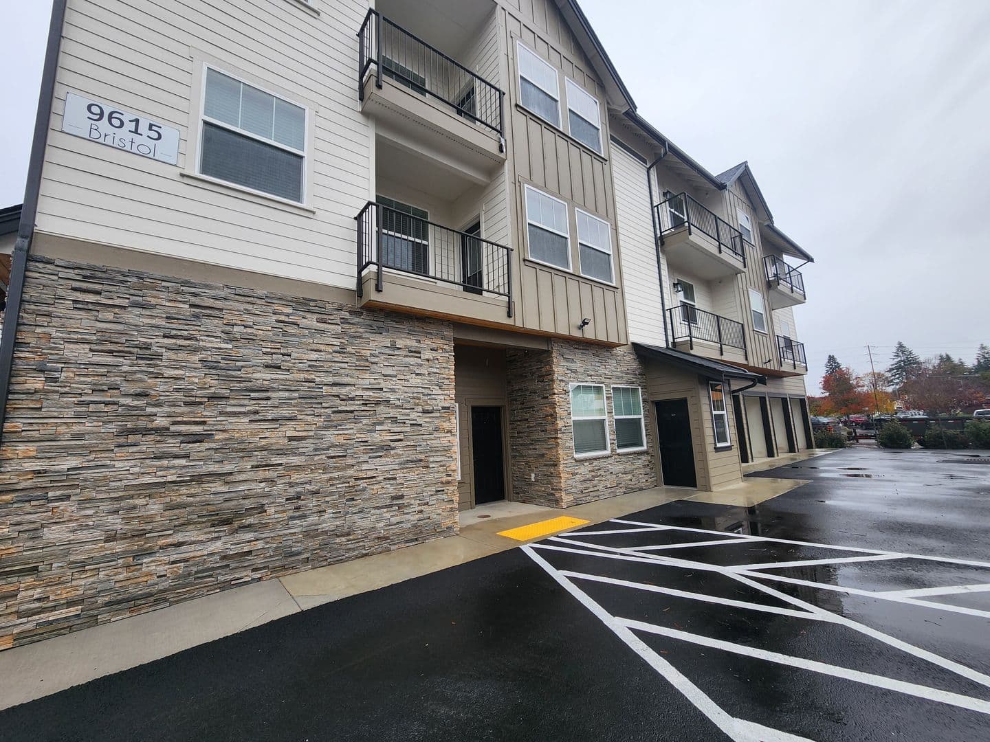 Lakewood Apartment: 9615 Bristol Avenue Southwest