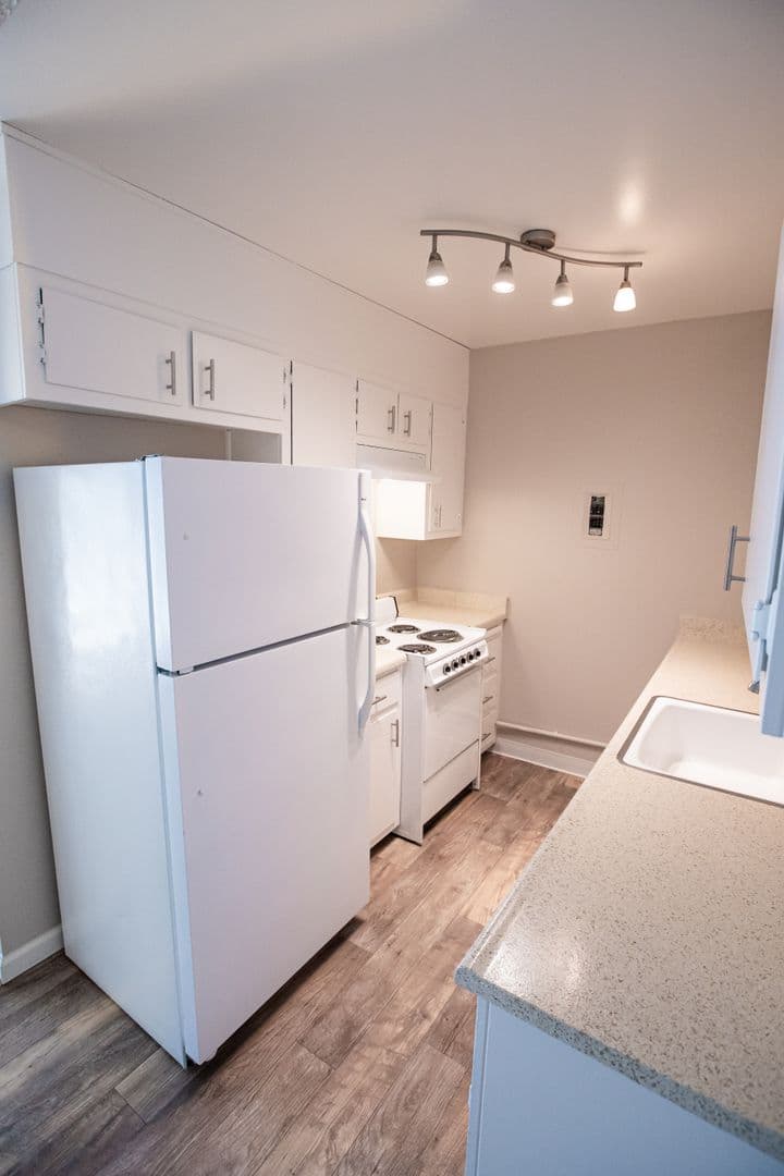 Sacramento Apartment: 5500 Foothill Garden Court