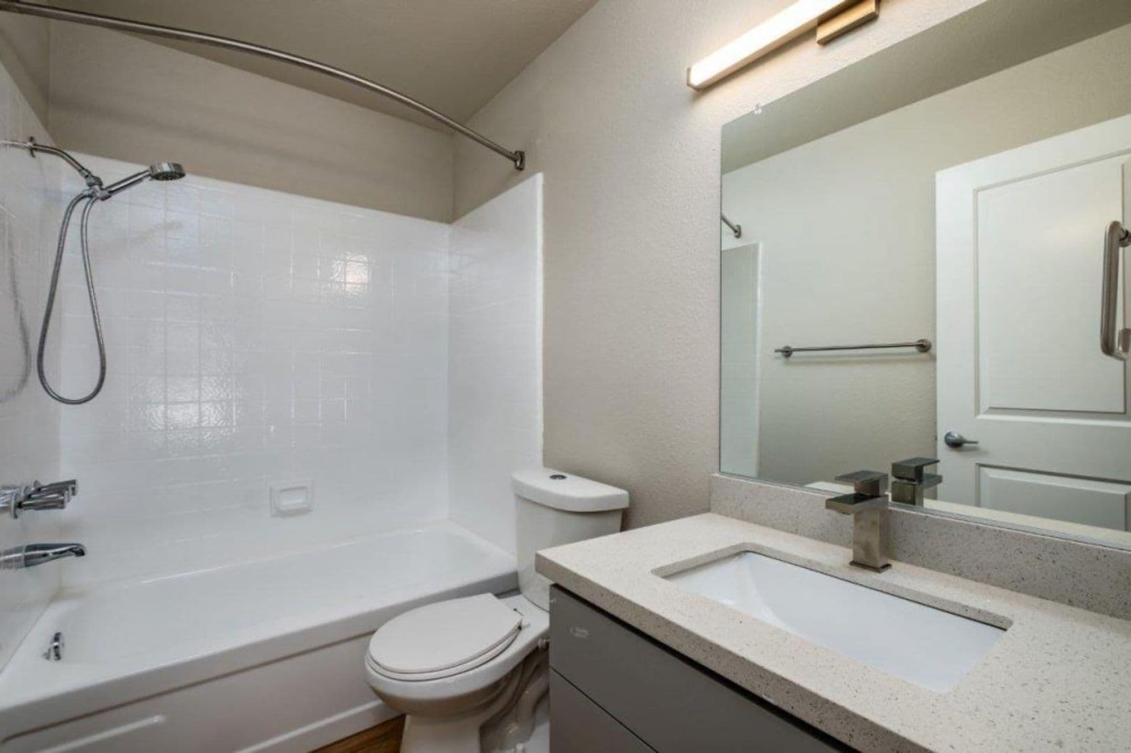 Manteca Apartment: 207 S. Union Rd.