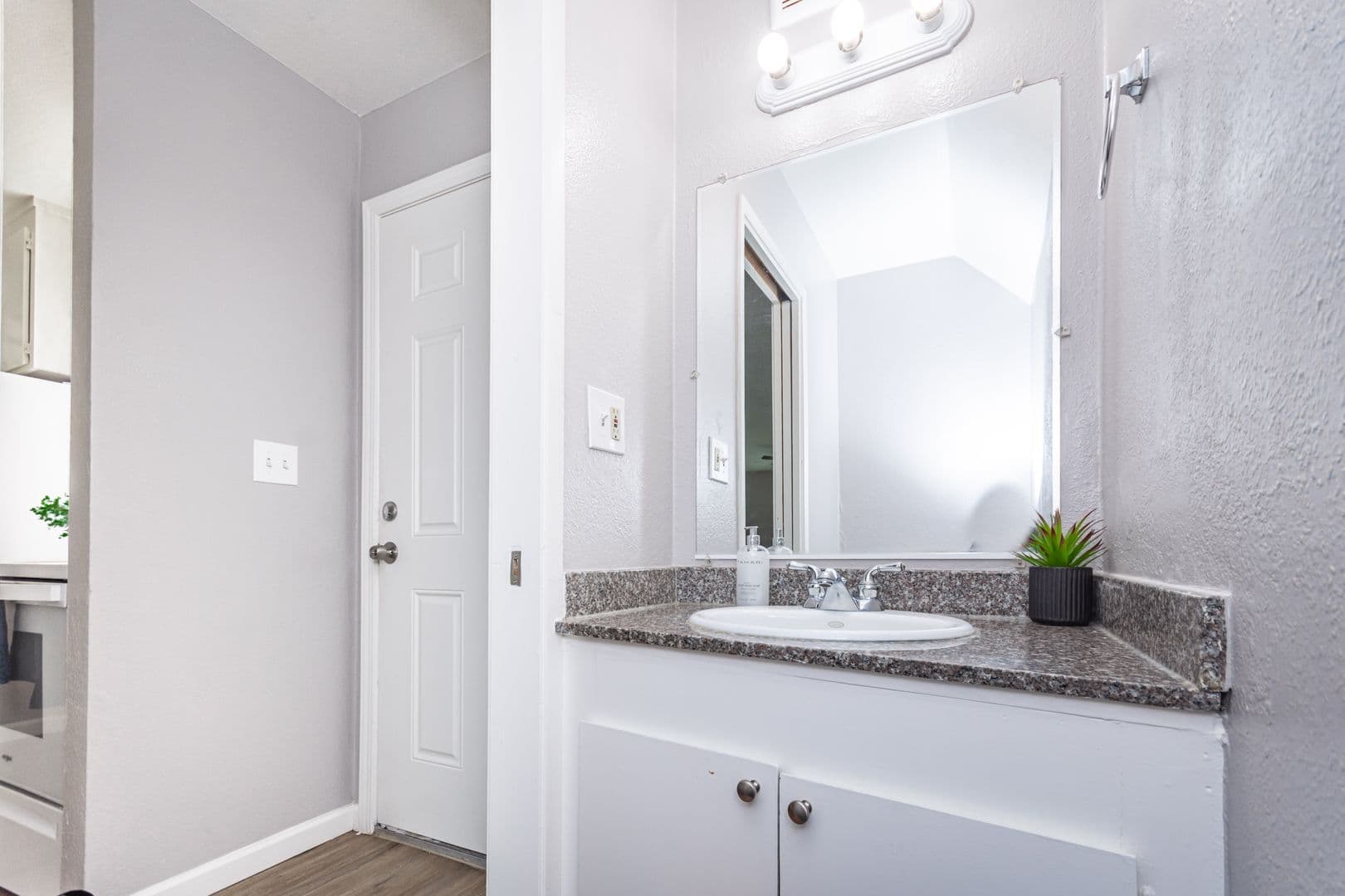 Vallejo Apartment: 123 Kathy Ellen Drive