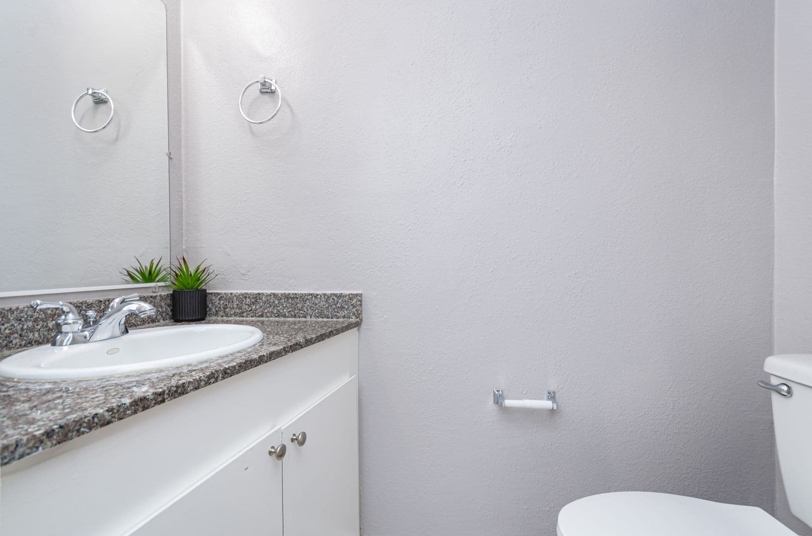 Vallejo Apartment: 123 Kathy Ellen Drive