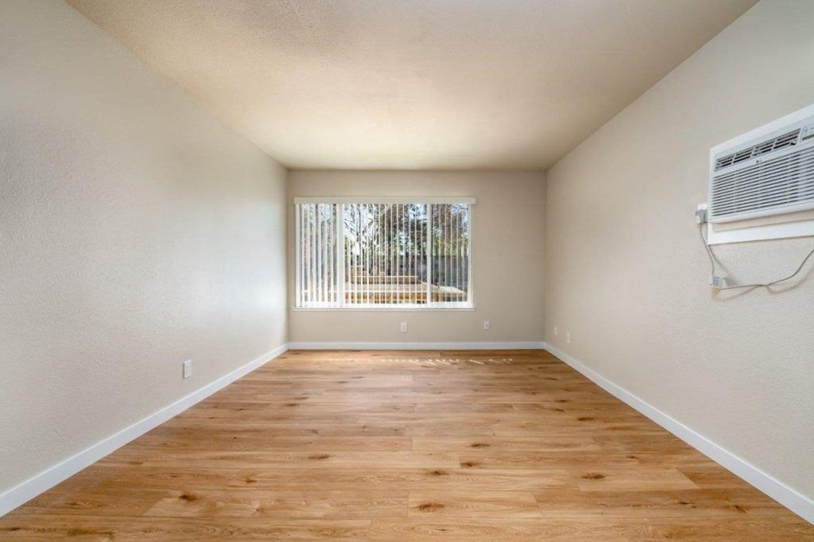 Manteca Apartment: 207 S. Union Rd.