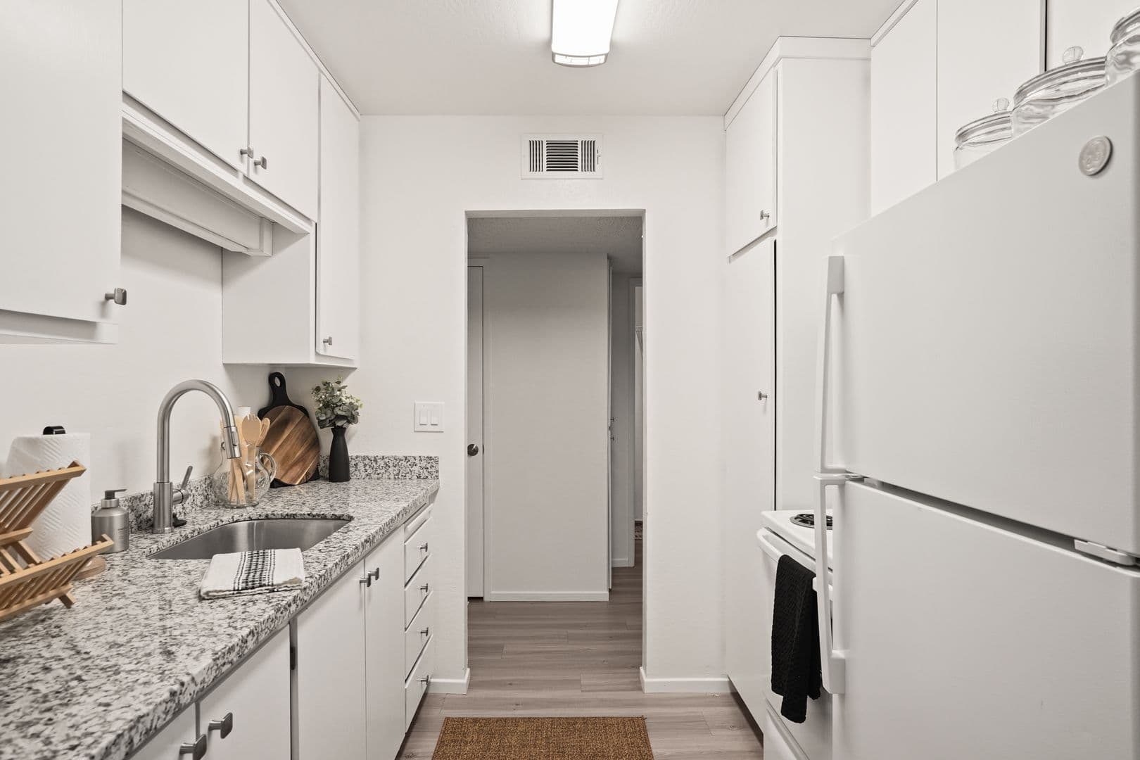 Davis Apartment: 607 E. 8th Street