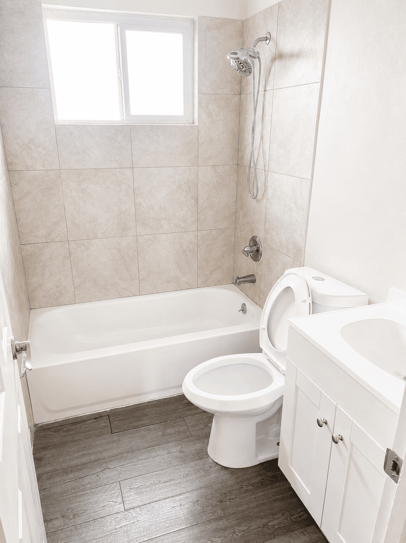 Modesto Apartment: 150 E. Orangeburg Ave.