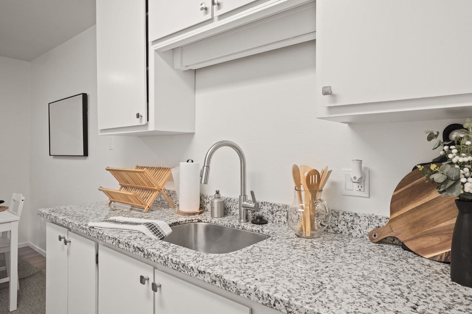 Davis Apartment: 607 E. 8th Street