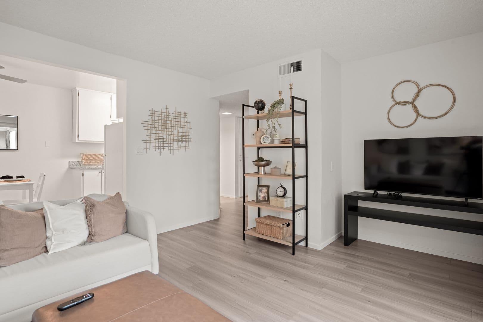 Davis Apartment: 607 E. 8th Street