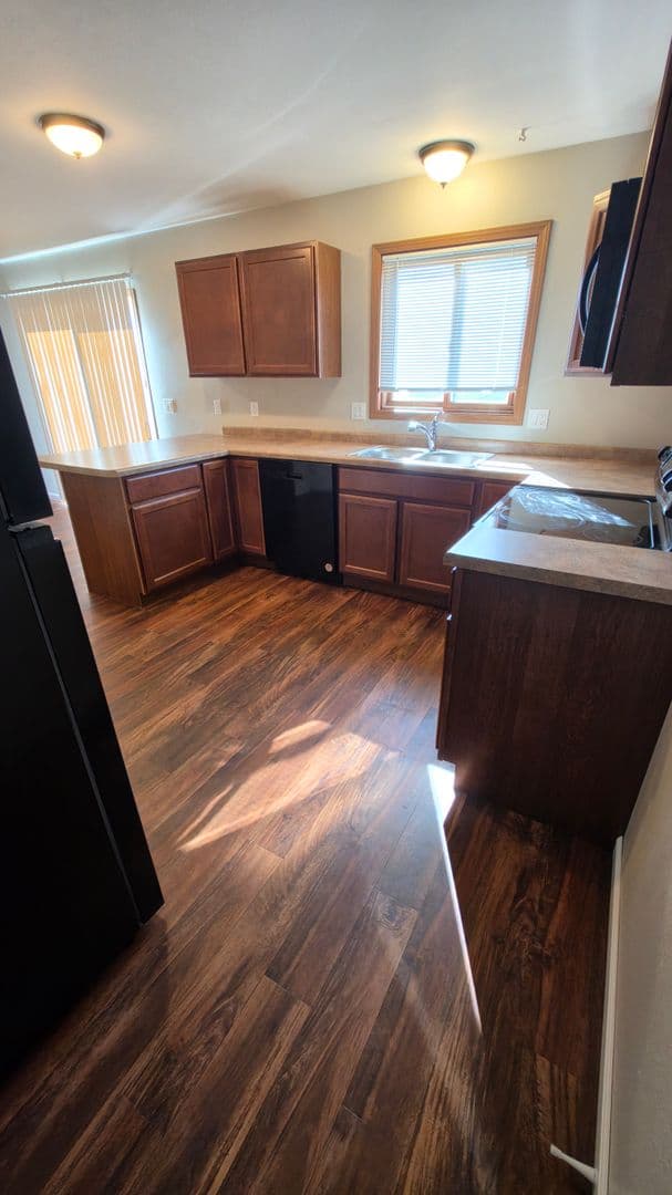 Reedsburg Apartment: ALEXANDER AVE