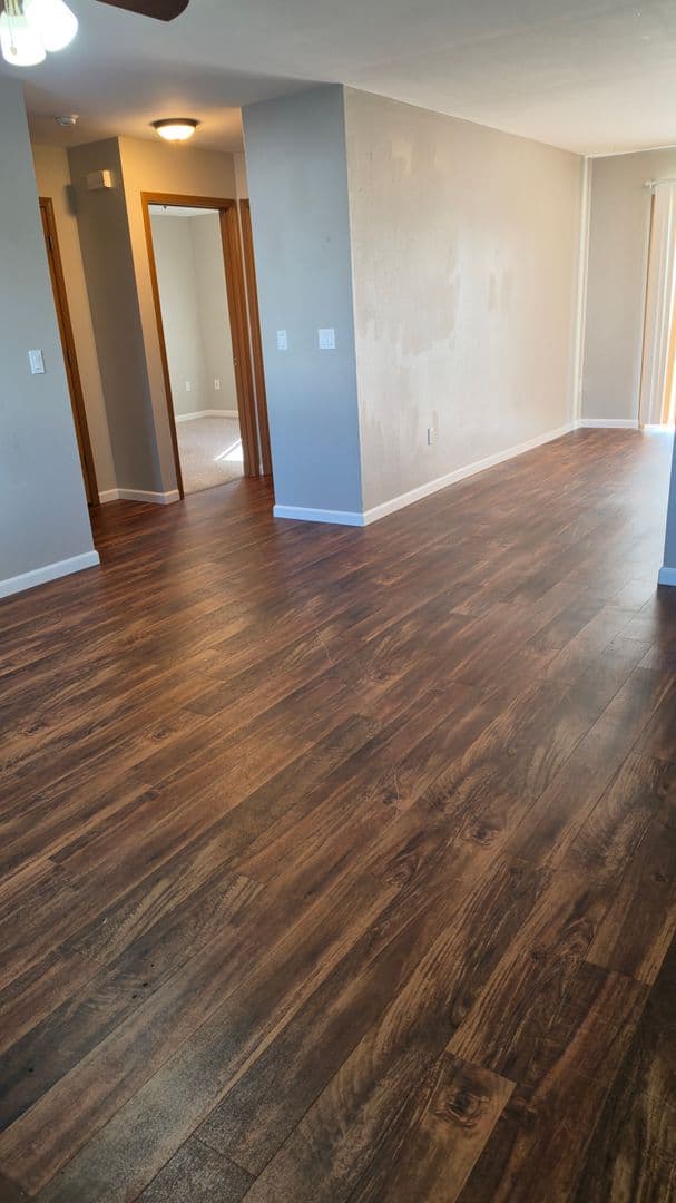 Reedsburg Apartment: ALEXANDER AVE