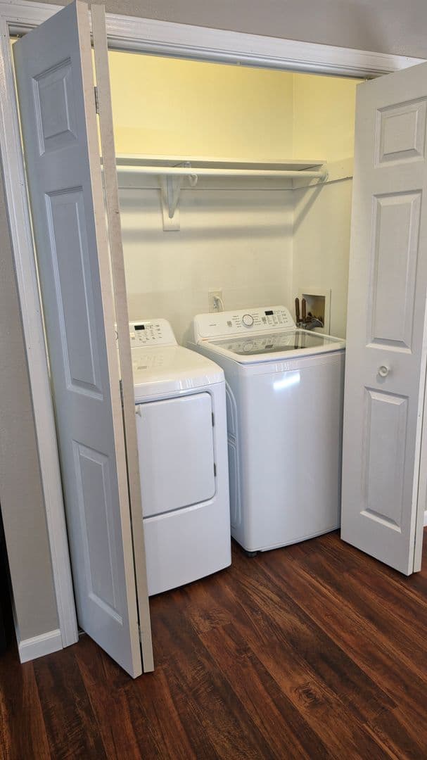 Reedsburg Apartment: ALEXANDER AVE