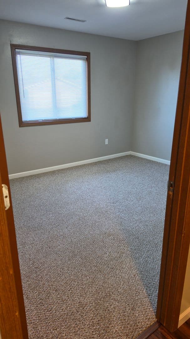 Reedsburg Apartment: ALEXANDER AVE