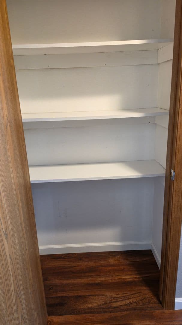 Reedsburg Apartment: ALEXANDER AVE