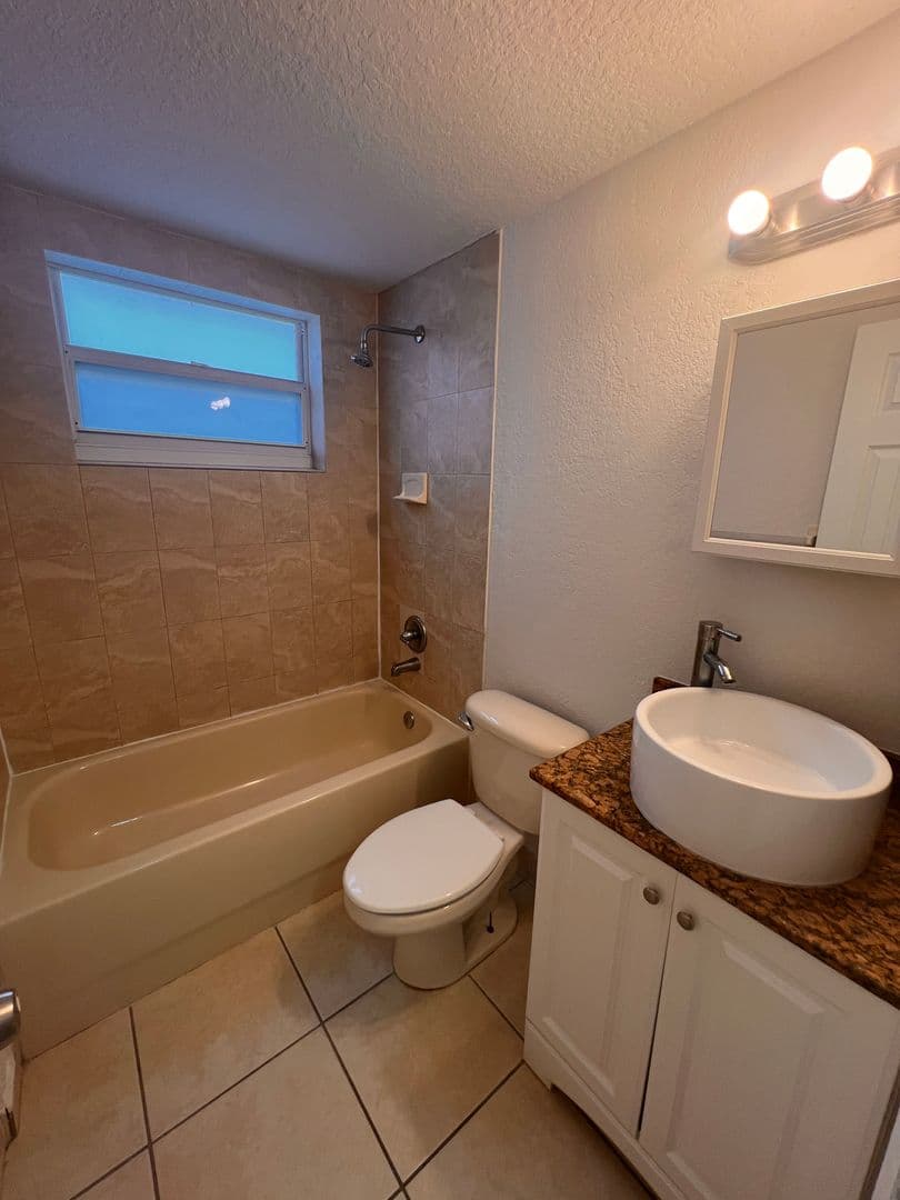 Coral Gables Apartment: Menores Ave