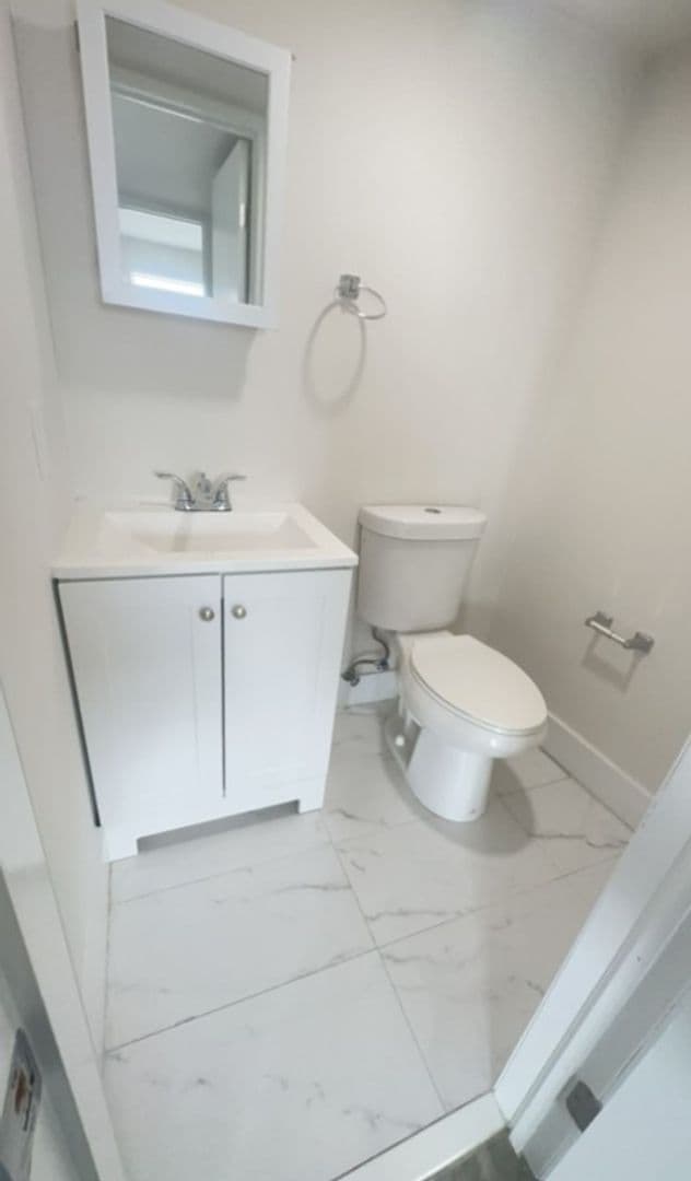 Miami Apartment: 220 SW 17 Ct