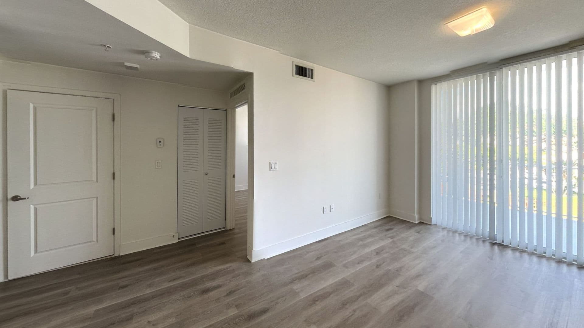 Miami Apartment: 401 SW 17th Ave