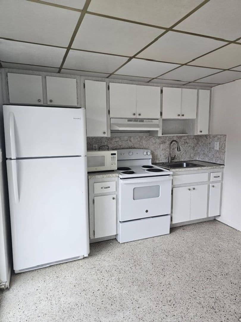 Miami Apartment: 2999 W. Flagler St.