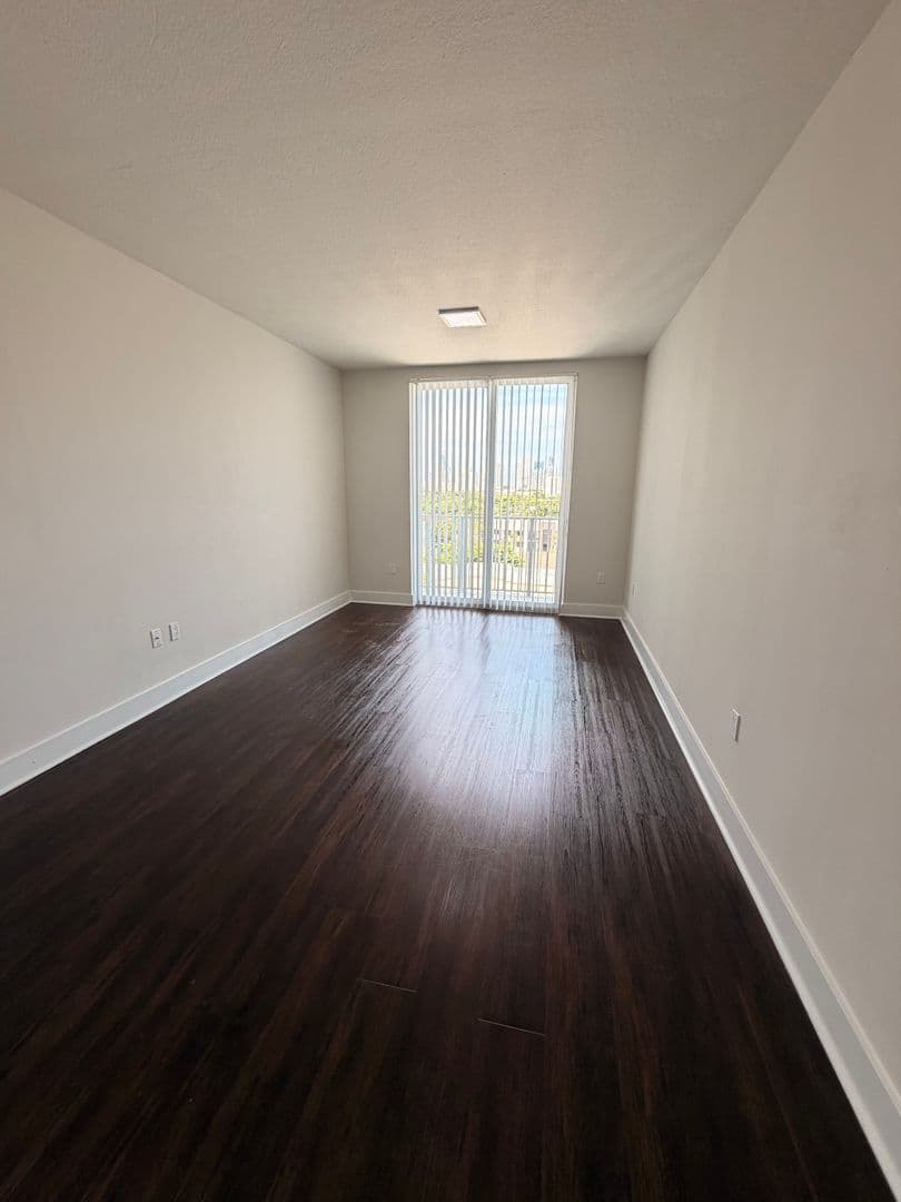 Miami Apartment: 401 SW 17th Ave
