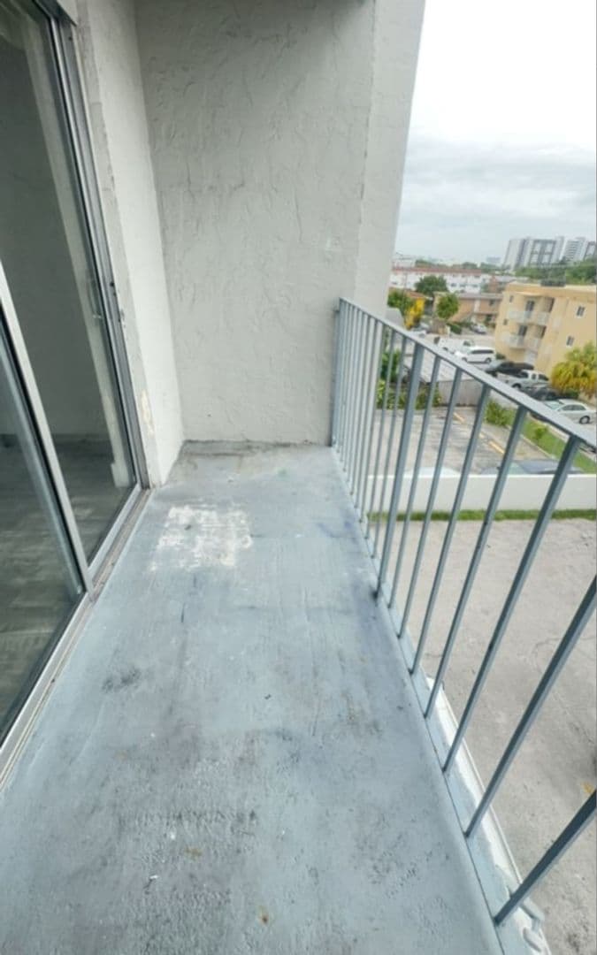 Miami Apartment: 220 SW 17 Ct