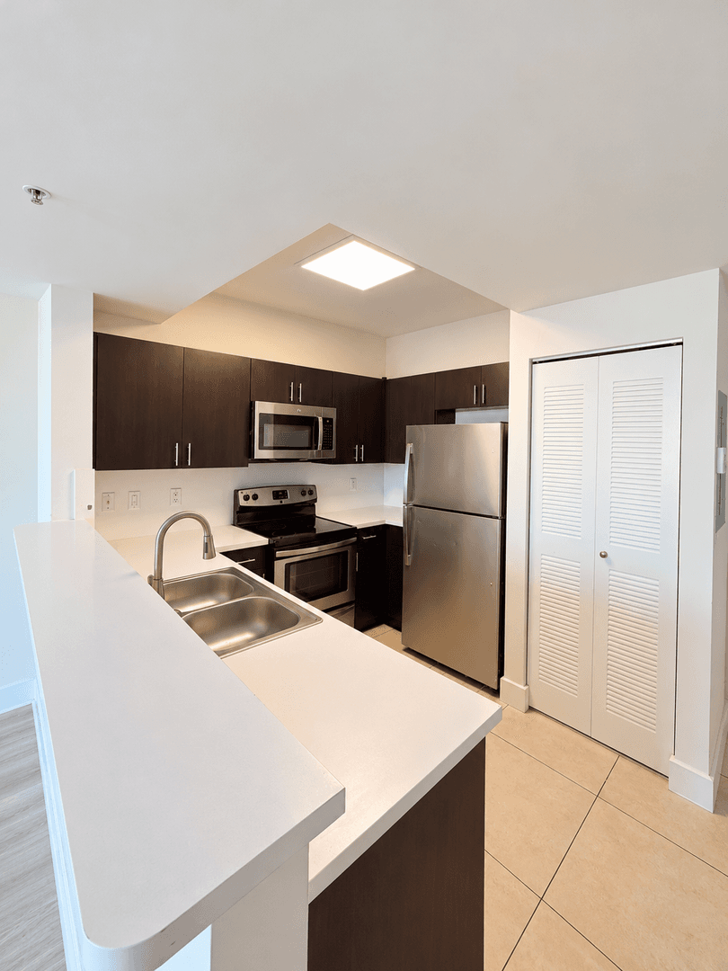 Miami Apartment: 401 SW 17th Ave