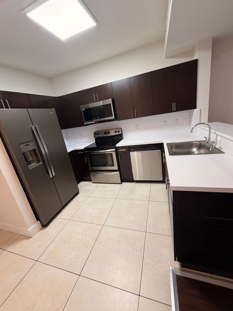 Miami Apartment: 401 SW 17th Ave