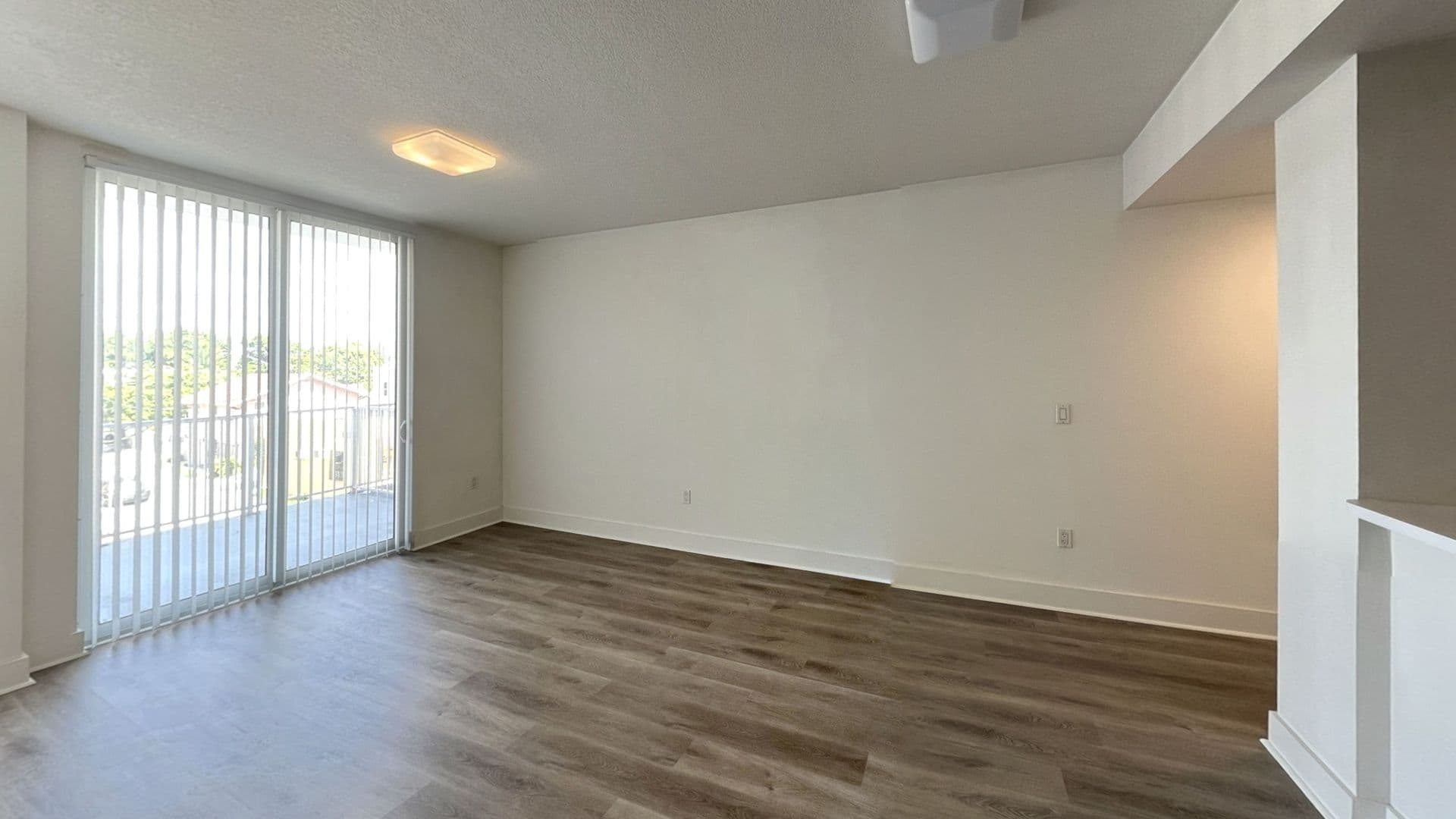Miami Apartment: 401 SW 17th Ave