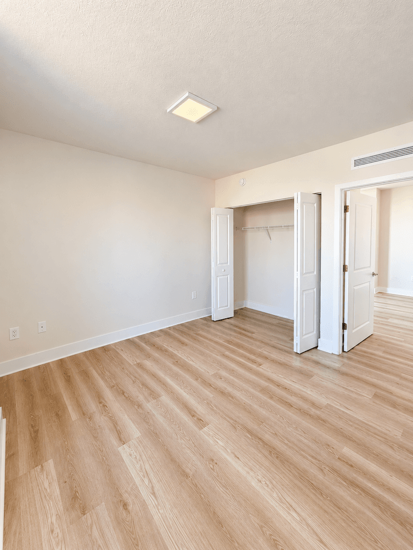 Miami Apartment: 401 SW 17th Ave