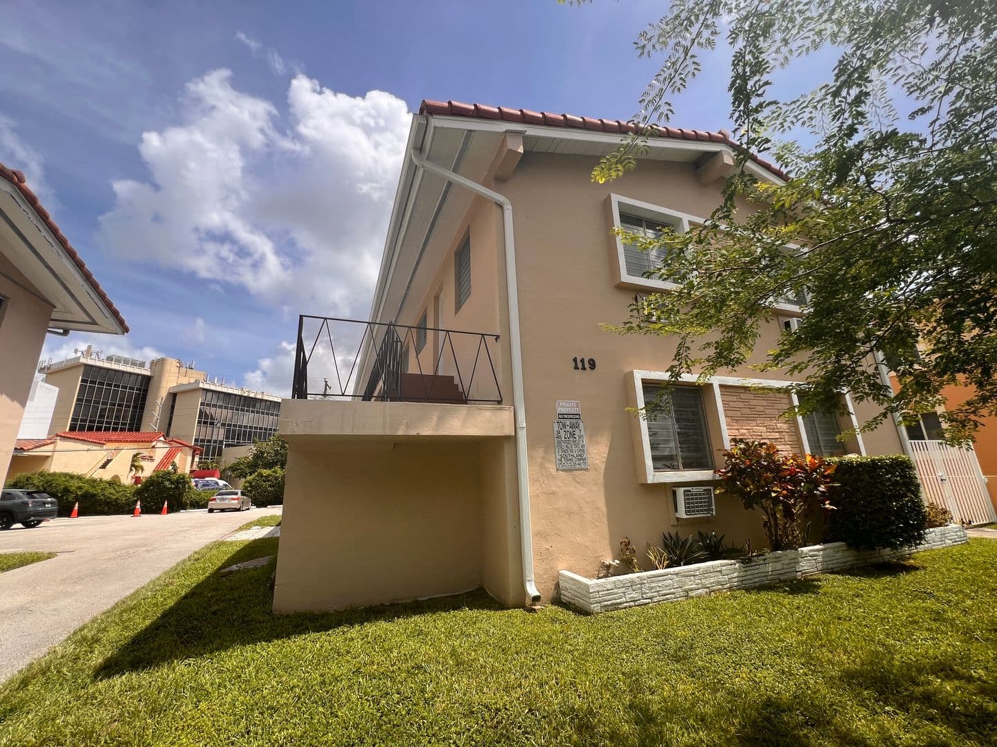 Coral Gables Apartment: 119-127 Antiquera Ave